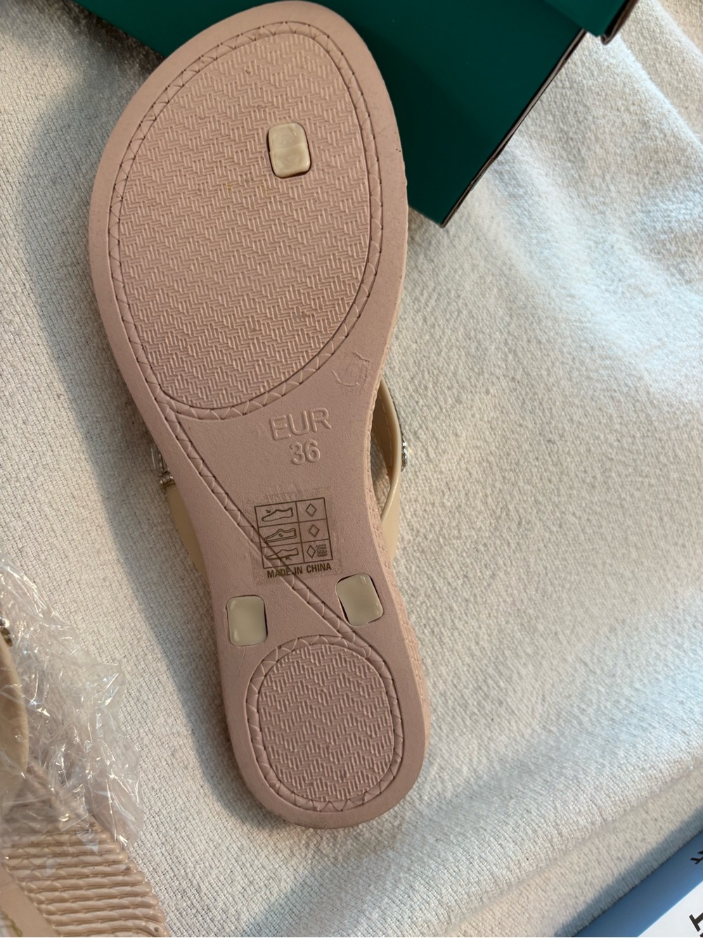 Lauren Lorraine Beige Nude Crystal Embellished Thong Sandals NWT - Picture 3 of 6